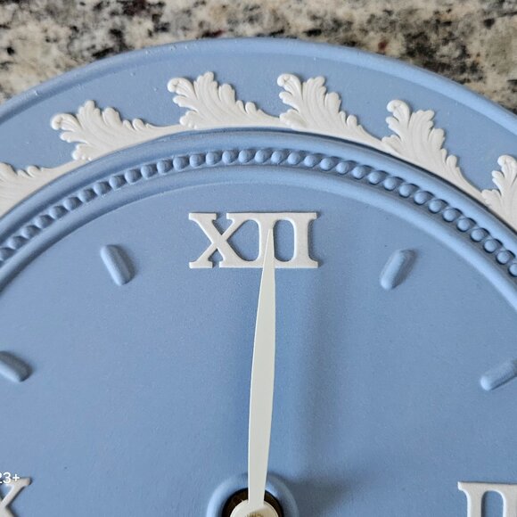 VERY RARE VINTAGE WEDGWOOD ENGLAND JASPERWARE BLUE WHITE ROUND WALL OFFICE CLOCK - Picture 2 of 15